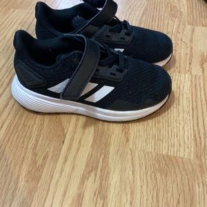 Barely Worn Adidas Tennis Shoes